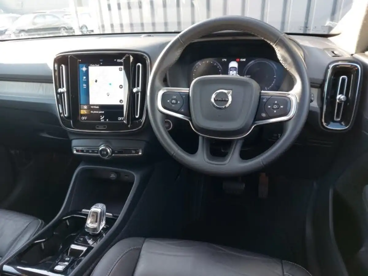 2022-volvo-xc40-15-t4-inscription-big-6