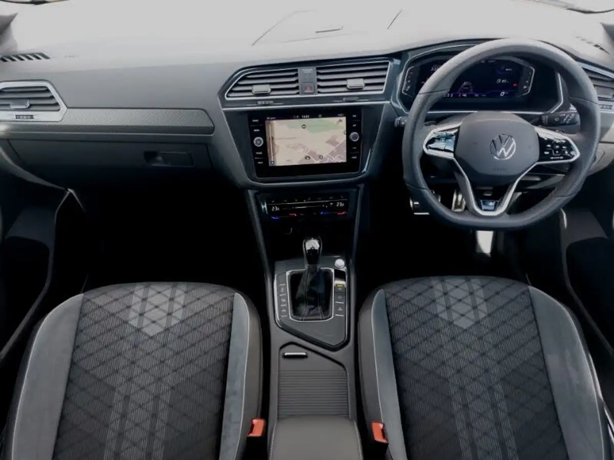 2024-volkswagen-tiguan-15-tsi-r-line-edition-big-2