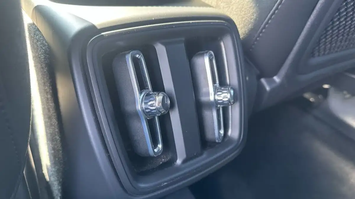 2022-volvo-xc40-20-b4-r-design-pro-big-43