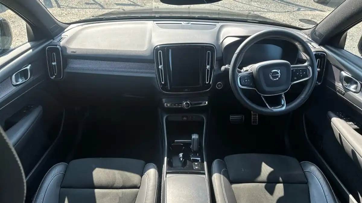 2022-volvo-xc40-20-b4-r-design-pro-big-19