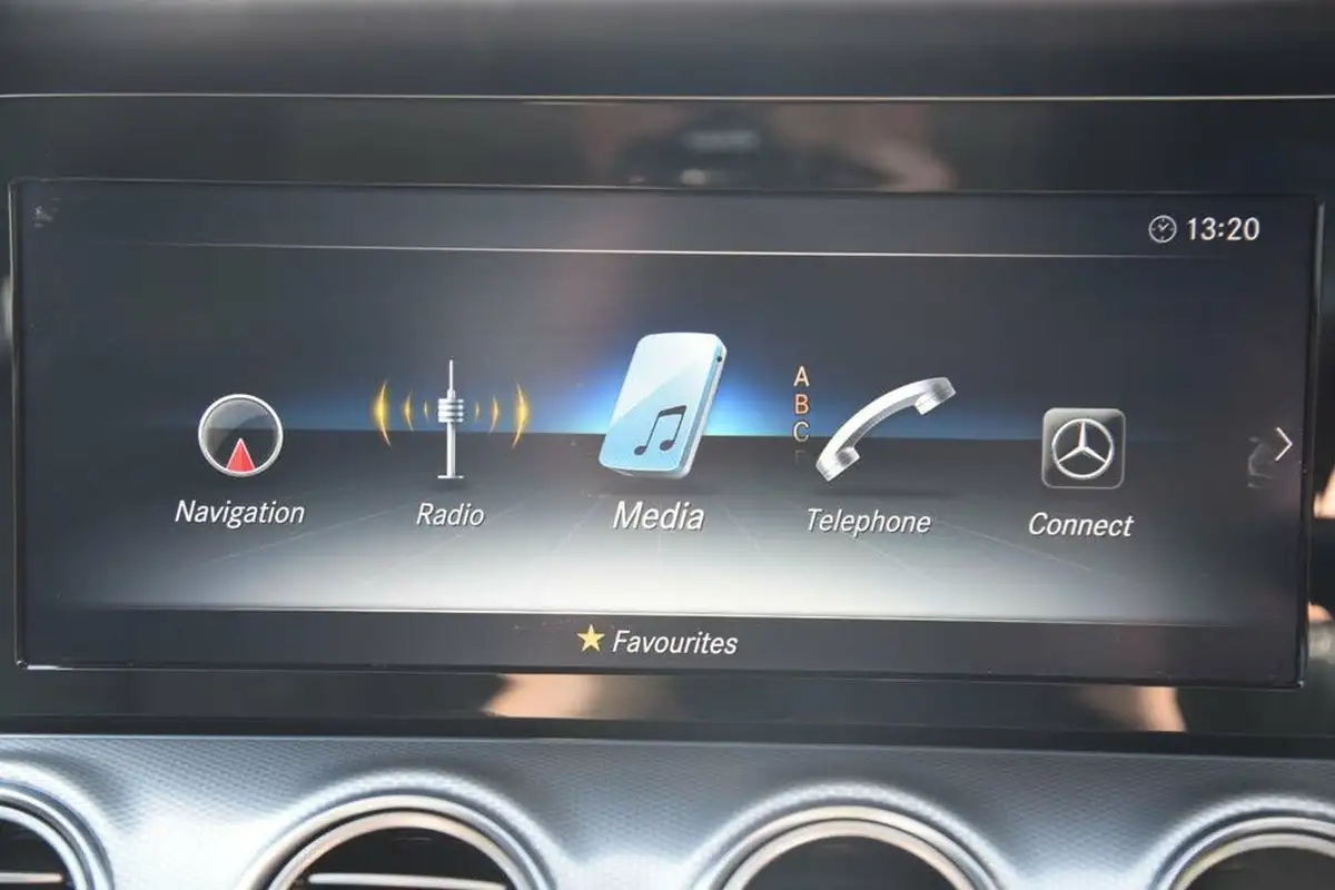 2019-mercedes-benz-e-class-20d-e220d-se-ss-estate-5d-big-38