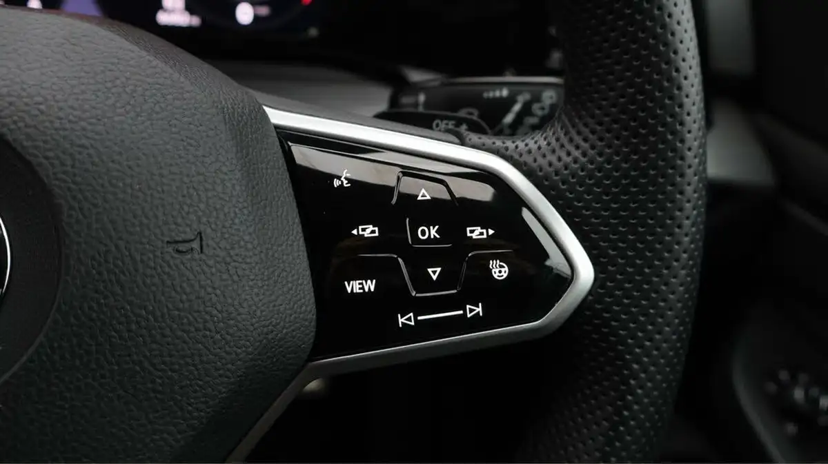 2022-volkswagen-golf-20-tsi-gti-dsg-big-25