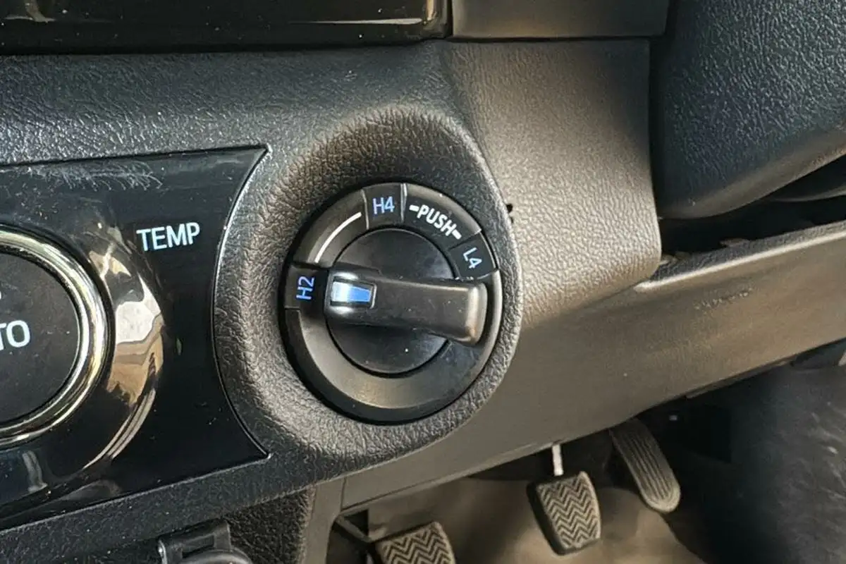 2019-toyota-hi-lux-24d-4d-invincible-150hpeu6dt-e-32t-big-28