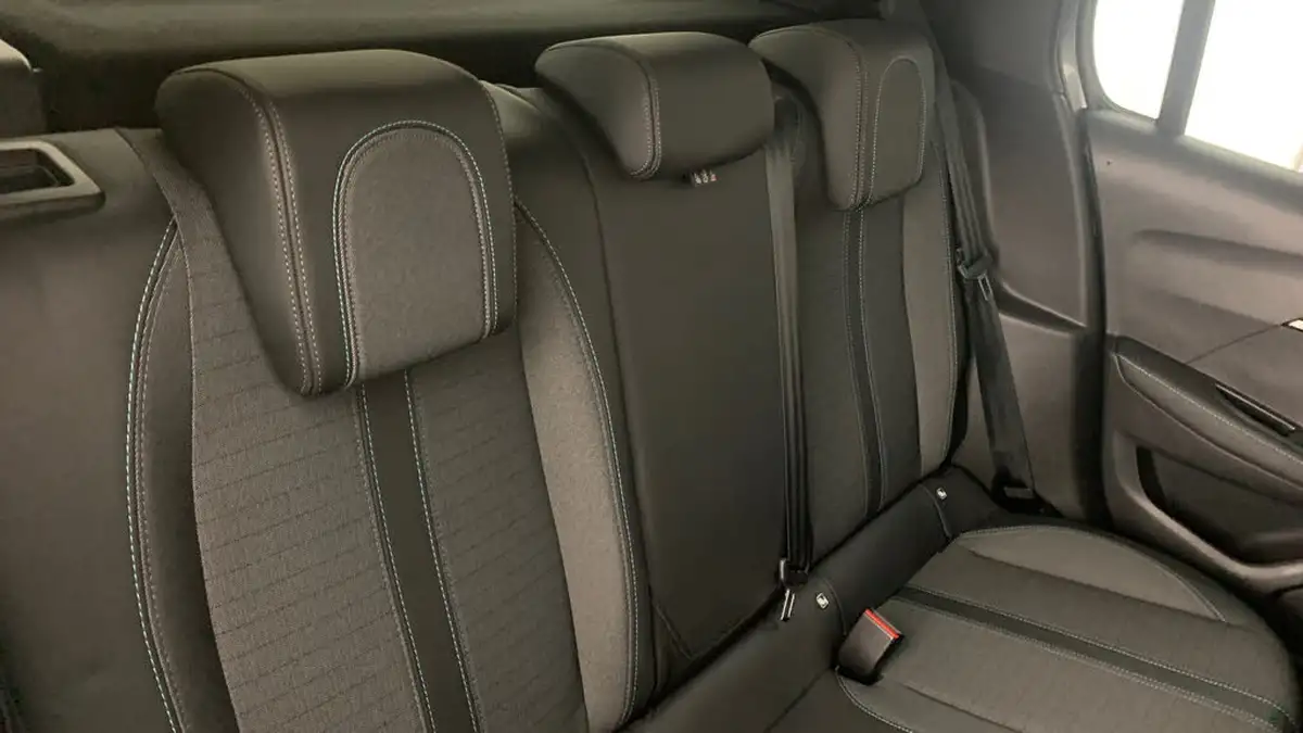 2022-peugeot-208-12-puretech-allure-premium-100ps-big-6