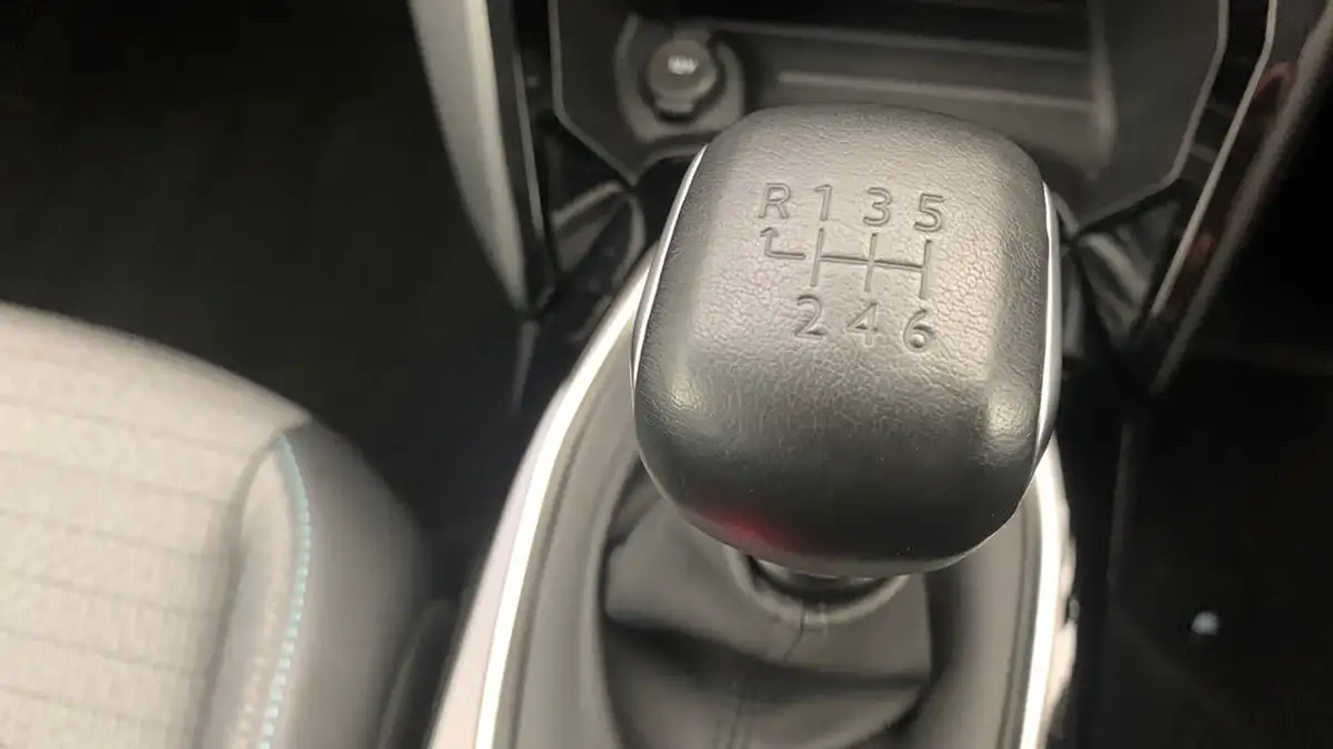 2022-peugeot-208-12-puretech-allure-premium-100ps-big-30
