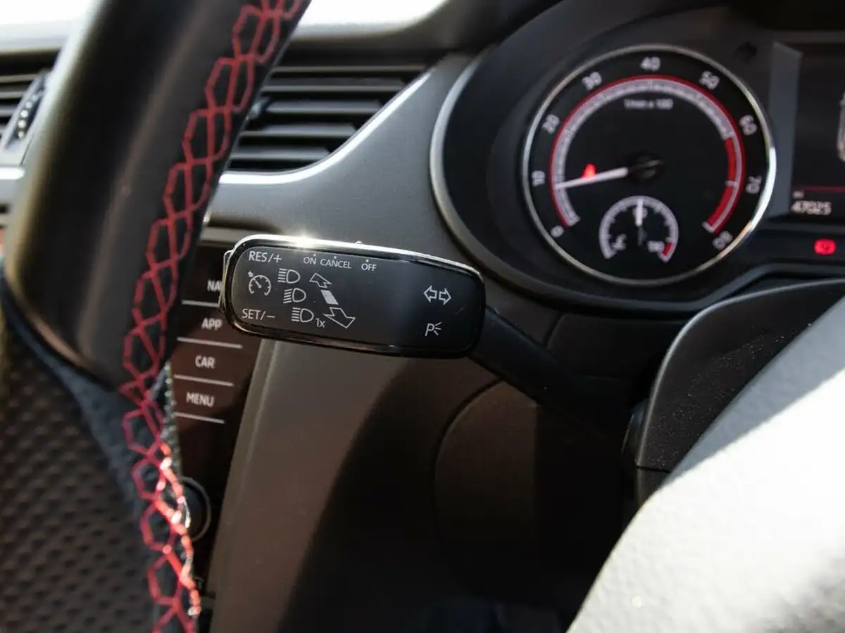 2019-skoda-octavia-20-tsi-vrs-estate-big-17