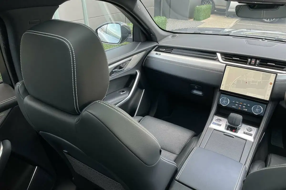 2021-jaguar-f-pace-30-d300-r-dynamic-se-mhev-big-40