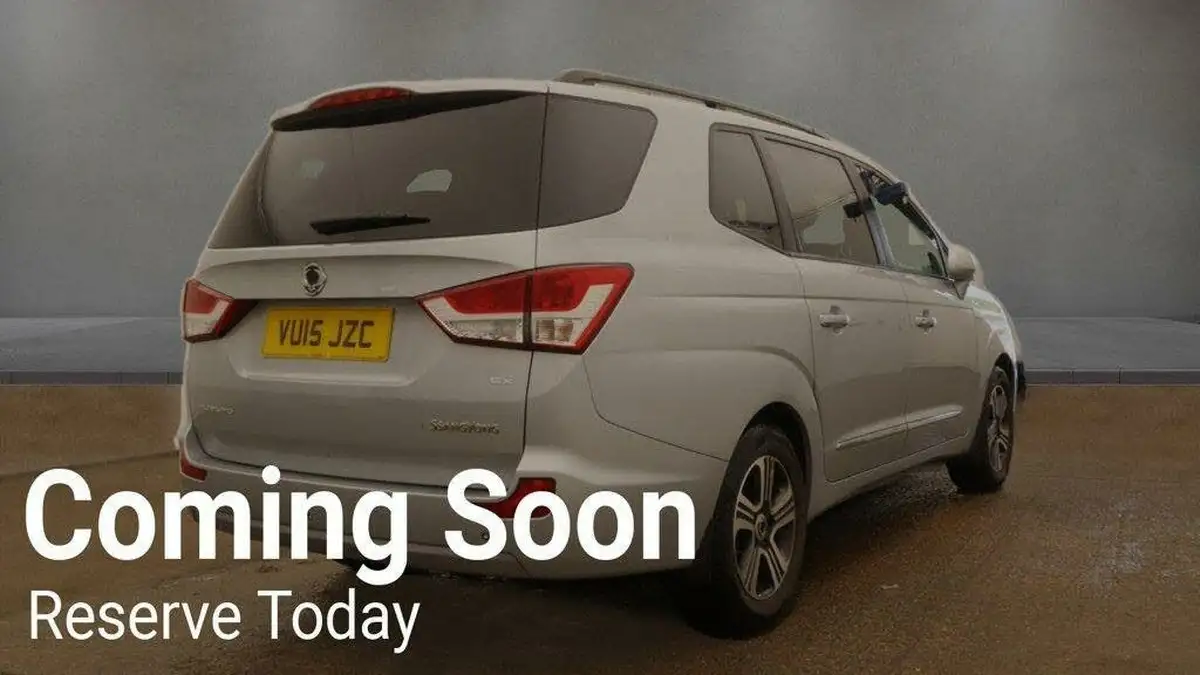 2015-kgm-ssangyong-turismo-20td-ex-awd-big-12