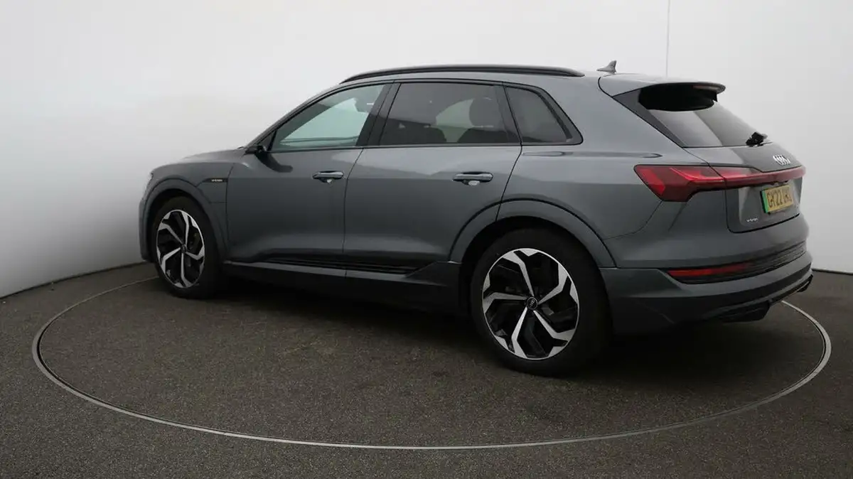 2022-audi-e-tron-50e-black-edition-station-wagon-big-35