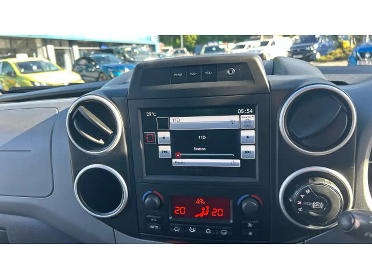 2016-citroen-berlingo-16bluehdi-multispace-flair-102ps-ss-etg6-big-11