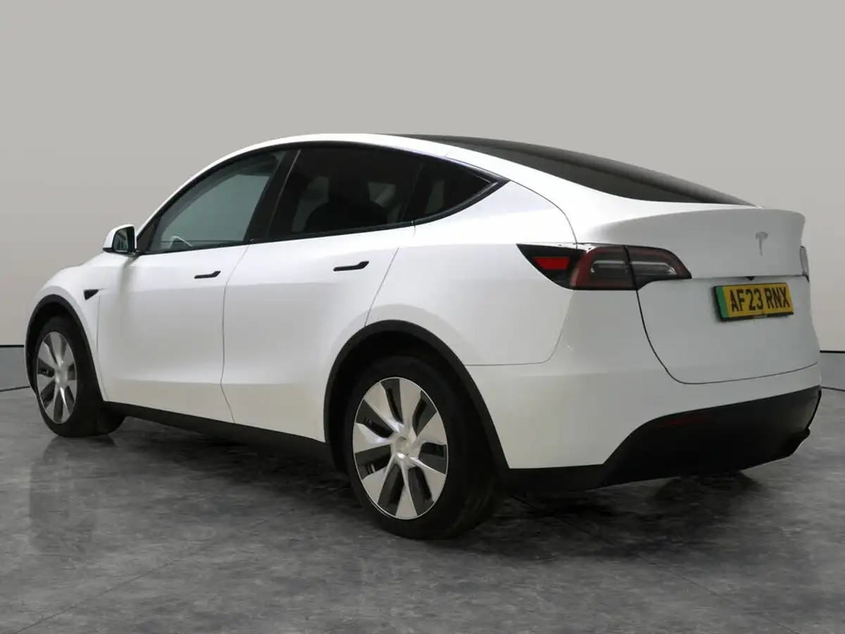 2023-tesla-model-y-e-rwd-big-16