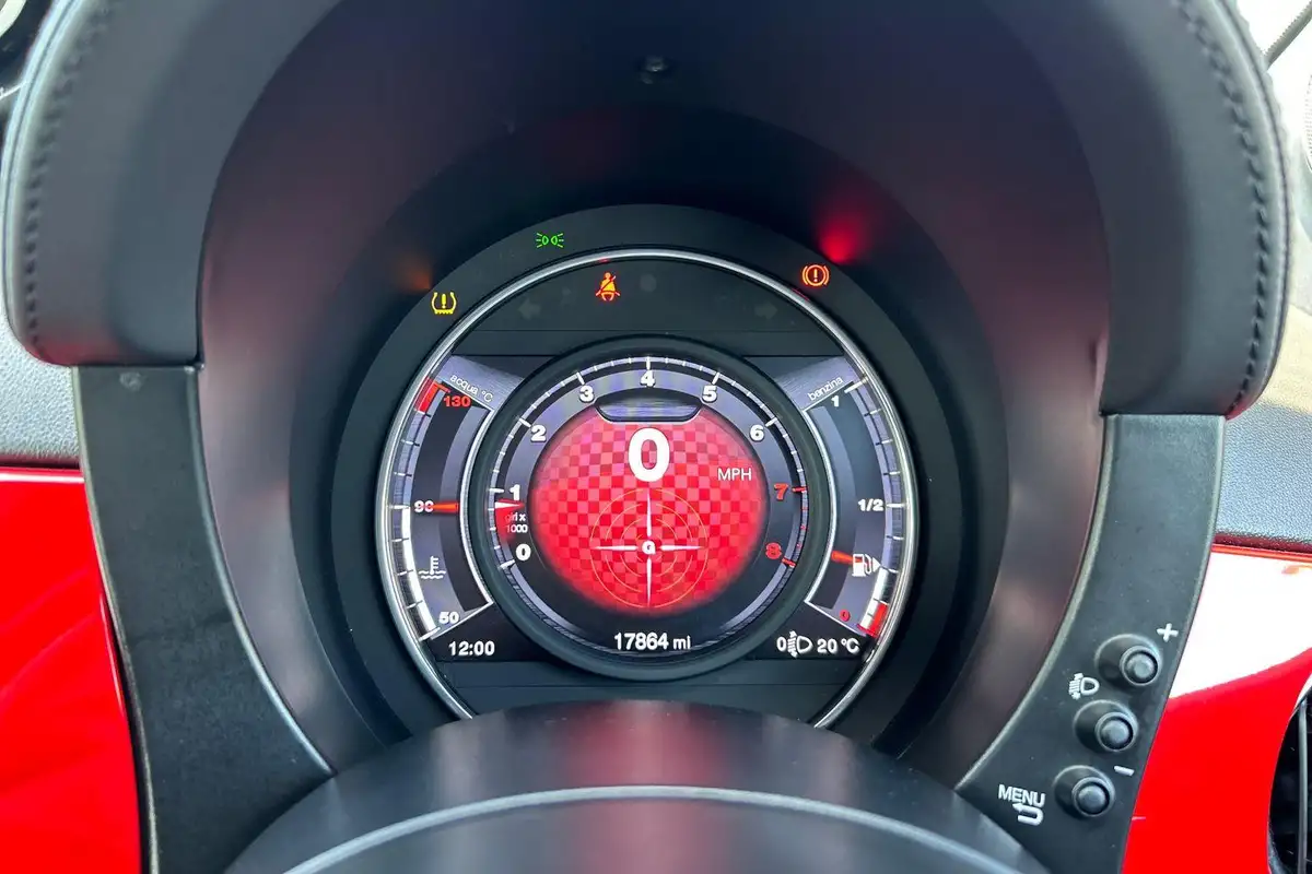 2021-abarth-595-14-tjet-big-13