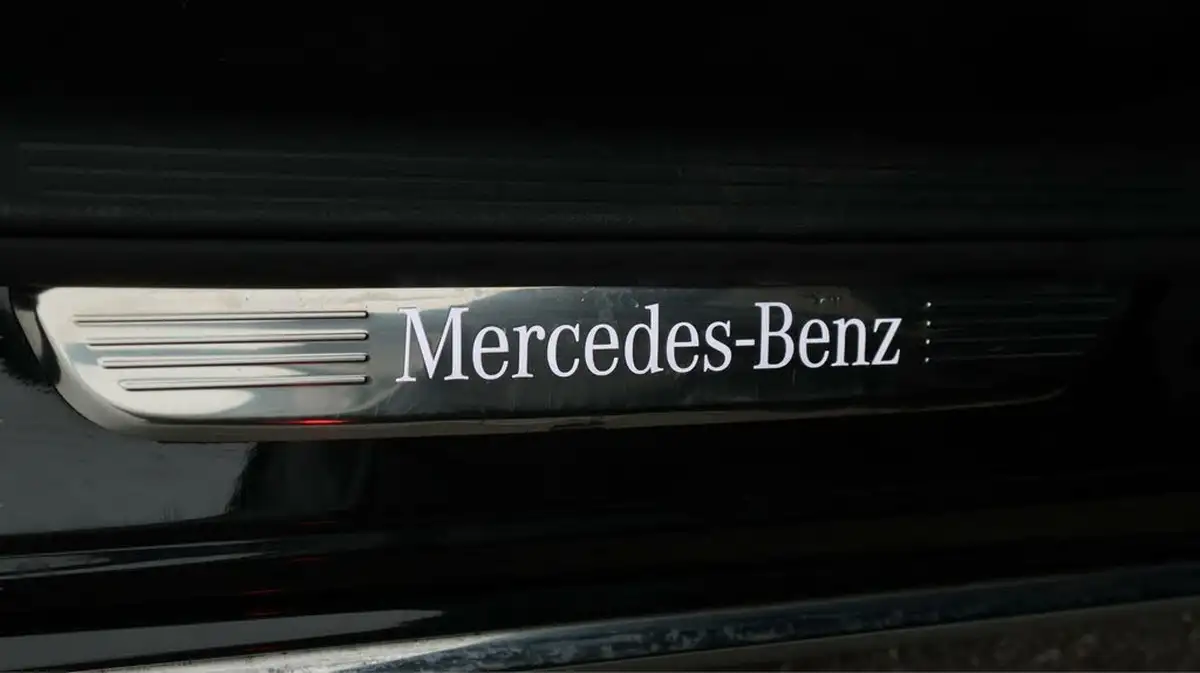 2019-mercedes-benz-c-class-20d-c220d-sport-premium-plusss-saloon-4d-big-23