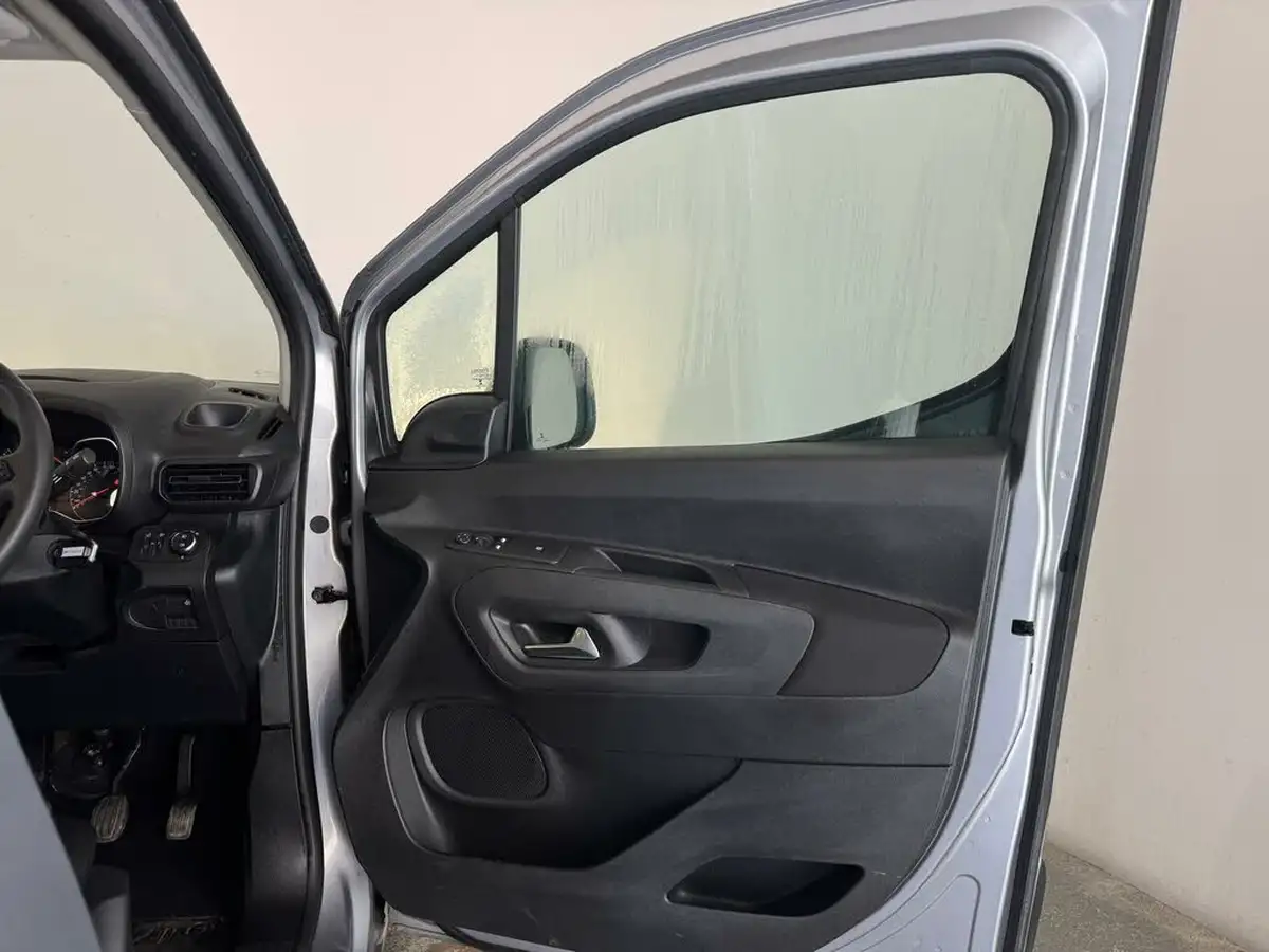 2021-vauxhall-combo-life-12i-edition-big-21