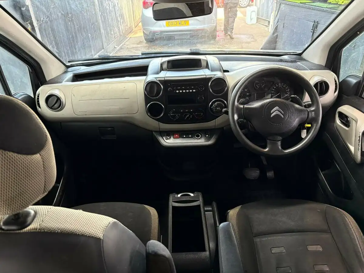 2014-citroen-berlingo-16hdi-xtr-90ps-airdream-egs6-big-13