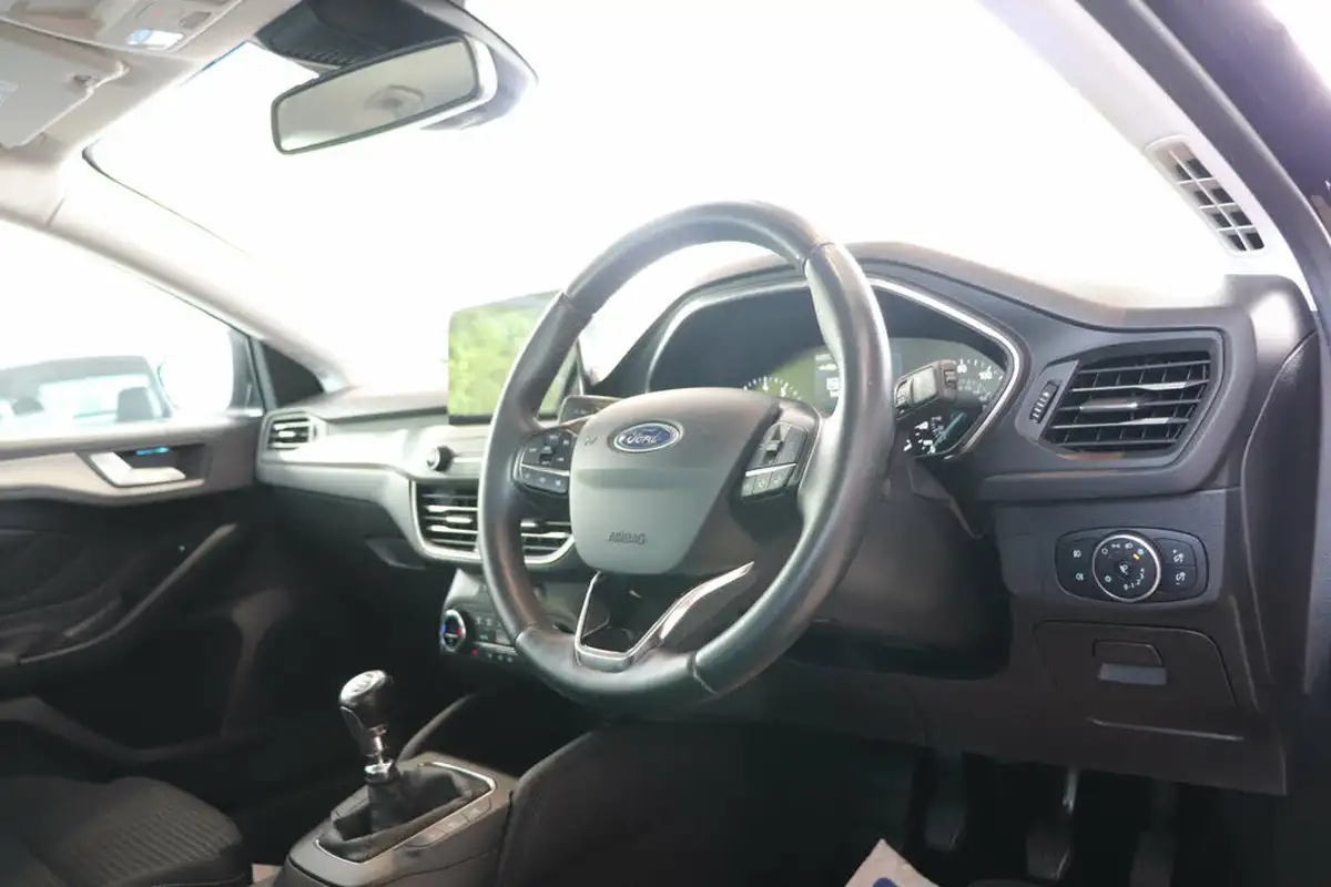 2019-ford-focus-10t-titanium-ss-hatchback-big-17