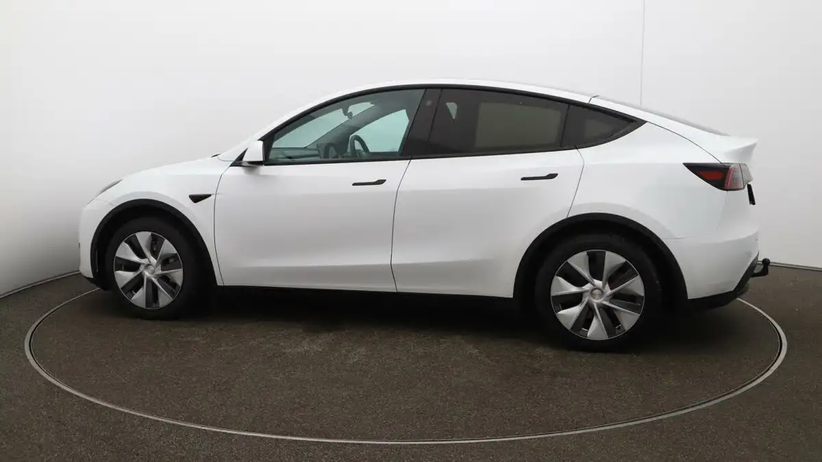 2023-tesla-model-y-e-rwd-big-56