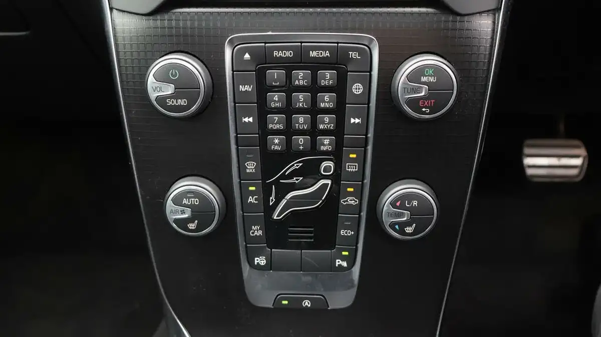 2019-volvo-v40-20td-d3-r-design-nav-plus-geartronic-big-12