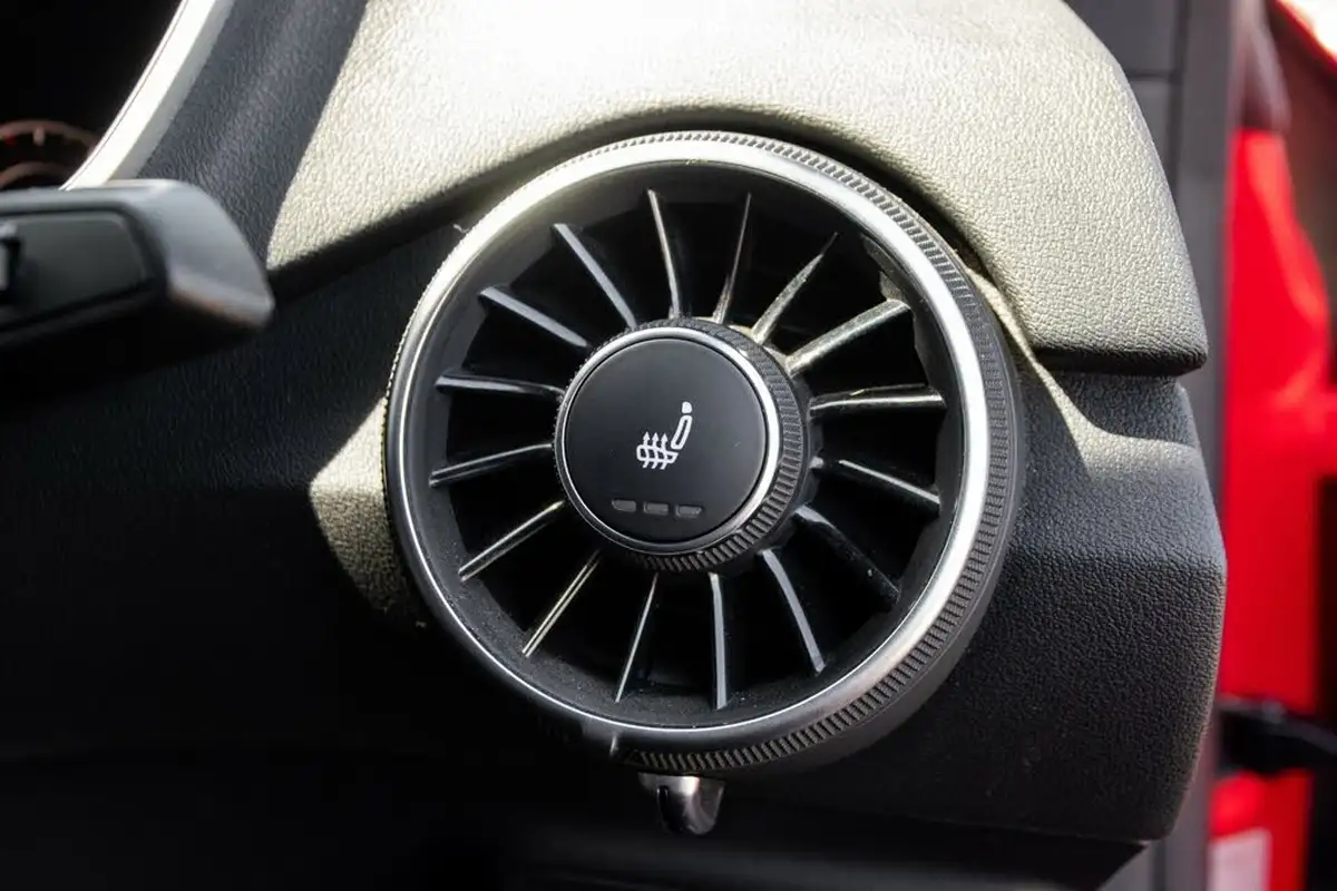 2015-audi-tt-coupe-20-tfsi-s-line-big-30