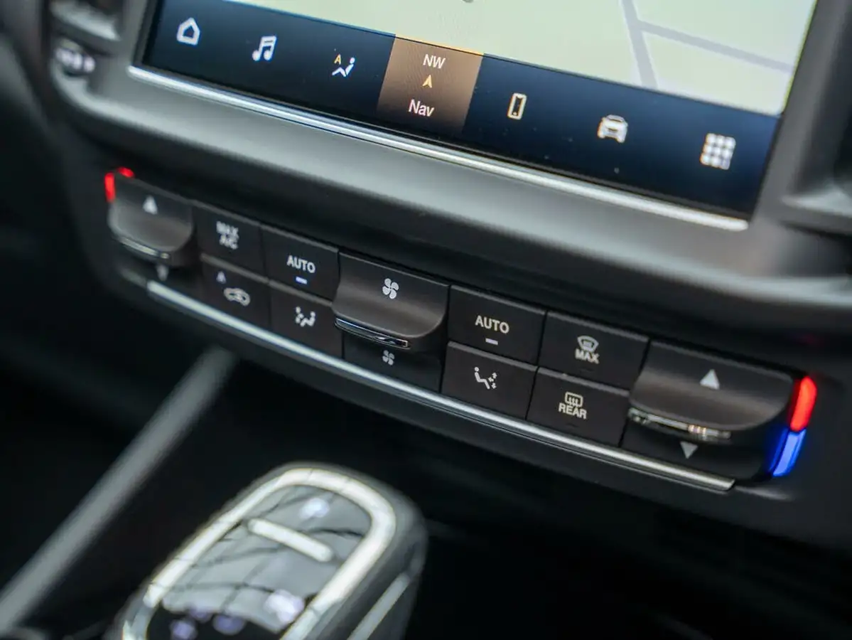 2021-maserati-levante-30-big-19