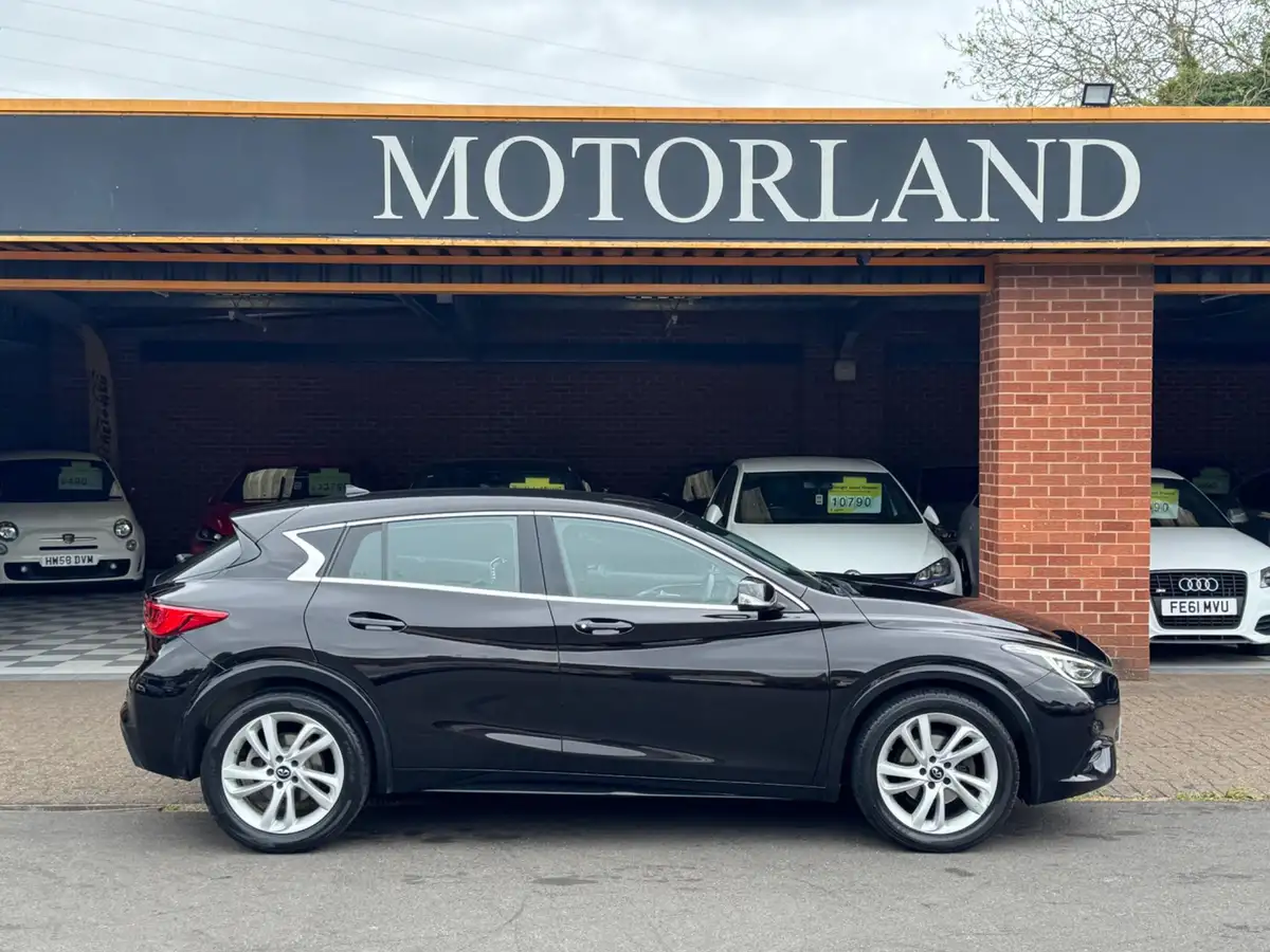2017-infiniti-q30-15d-se-business-pack-dct-big-4