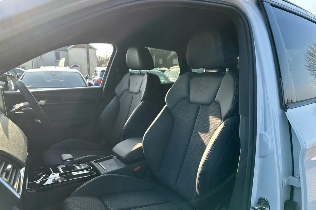 2025-audi-q5-20-50-tfsi-e-black-edition-station-wagon-big-35