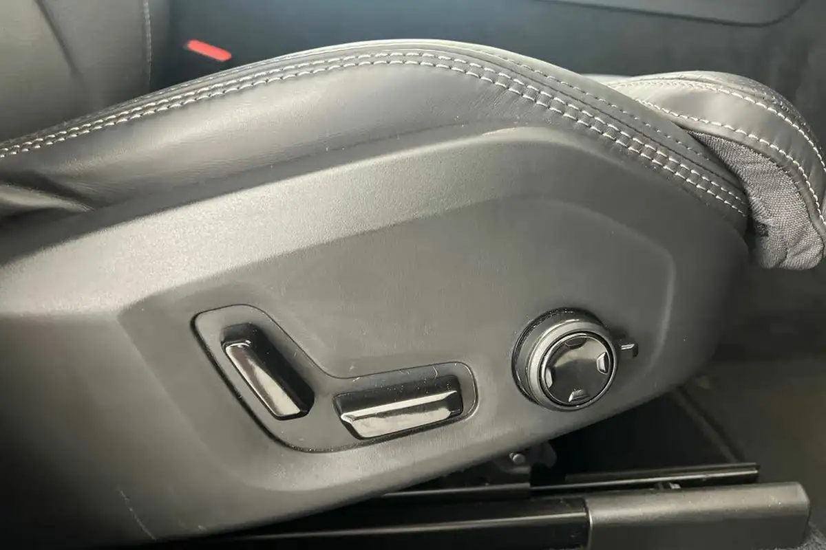 2024-volvo-xc60-20-t8-ultra-black-edition-big-28