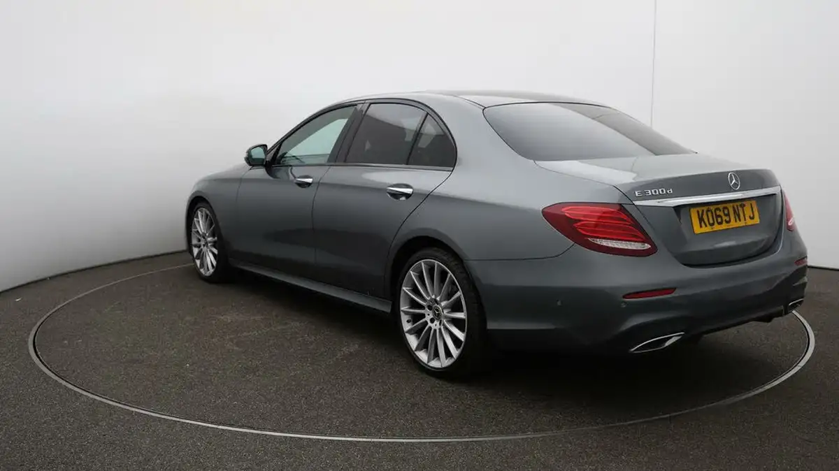 2020-mercedes-benz-e-class-20d-e300d-amg-line-edition-premium-plus-saloon-4d-big-63