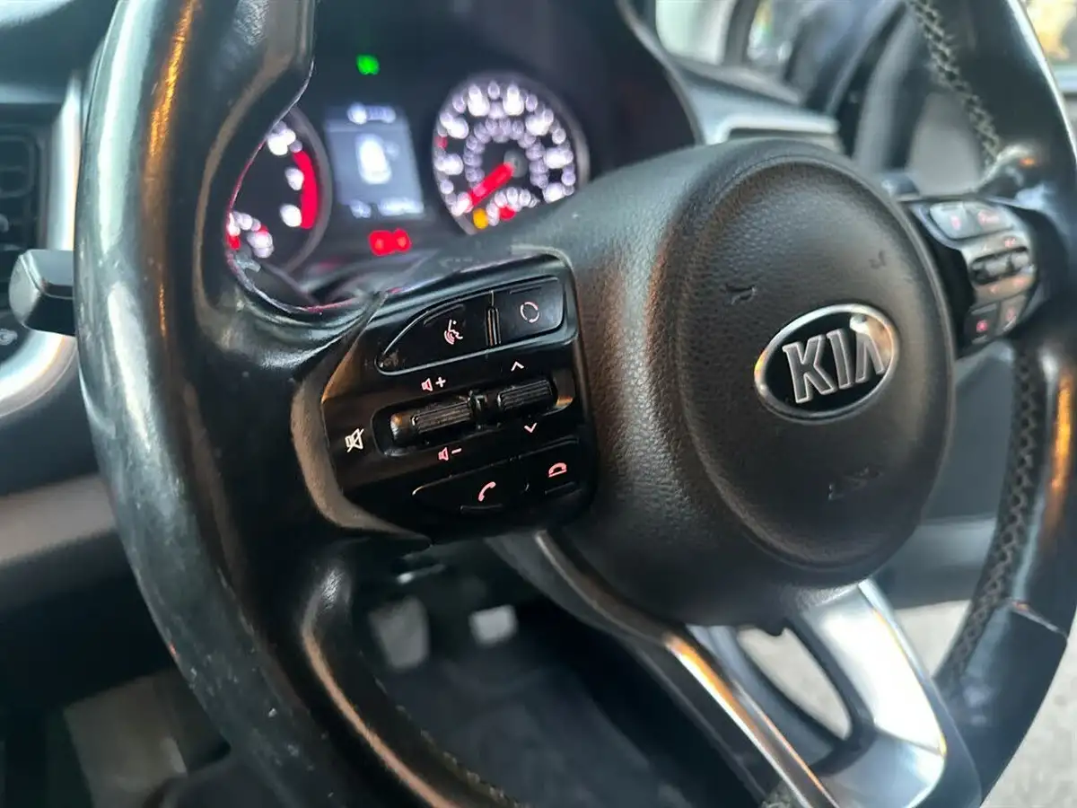 2018-kia-stonic-10-t-gdi-2-big-9