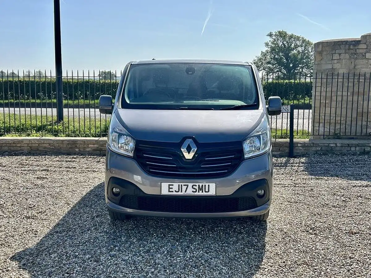 2017-renault-trafic-16dci-sl27-120-sport-nav-panel-big-28