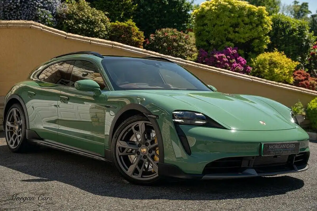 2022-porsche-taycan-e-turbo-cross-turismo-big-15