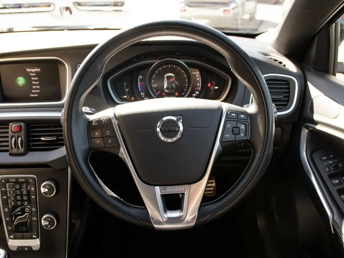 2017-volvo-v40-20-t3-r-design-pro-big-20