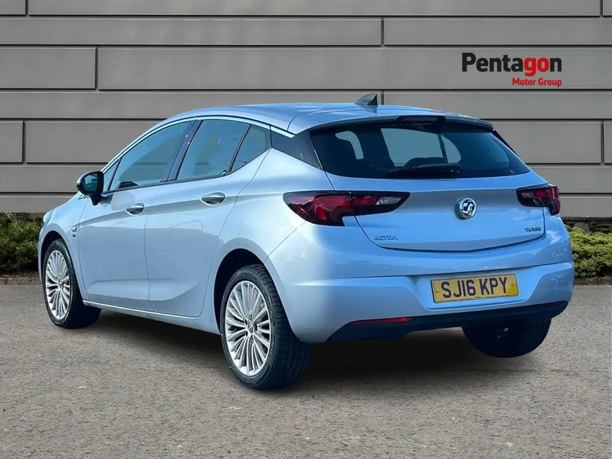 2016-vauxhall-astra-14i-16v-turbo-elite-nav-150ps-hatchback-big-1