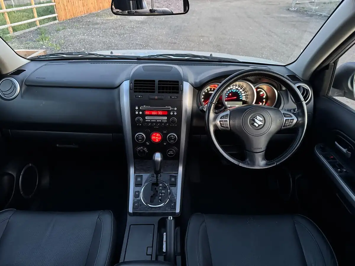 2010-suzuki-grand-vitara-big-9