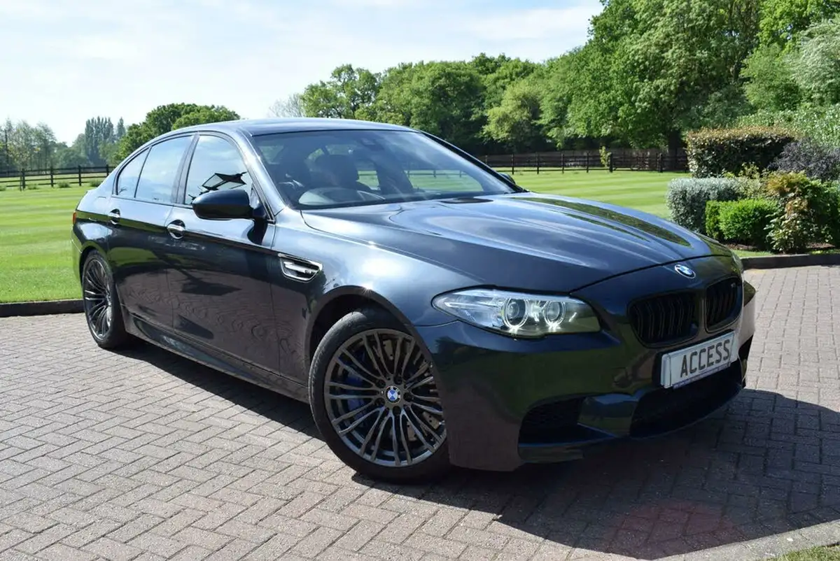 2014-bmw-5-series-44-m5-big-9