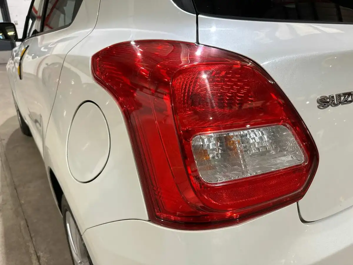 2018-suzuki-swift-10-boosterjet-sz-t-111ps-big-30