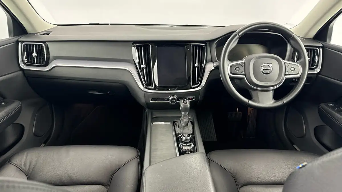2020-volvo-v60-20-t4-momentum-plus-big-10