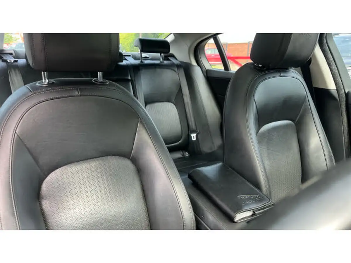 2017-jaguar-xe-20d-portfolio-180ps-ss-1999cc-auto-big-14