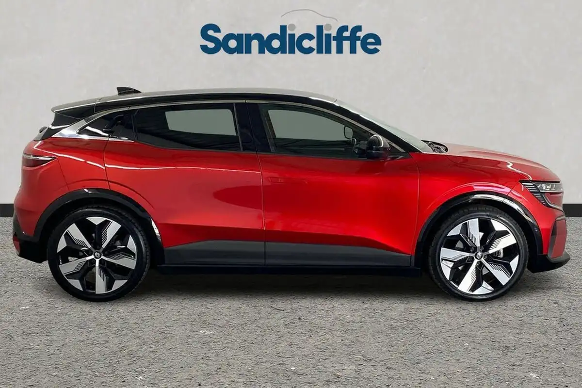 2023-renault-megane-e-tech-e-techno-big-2