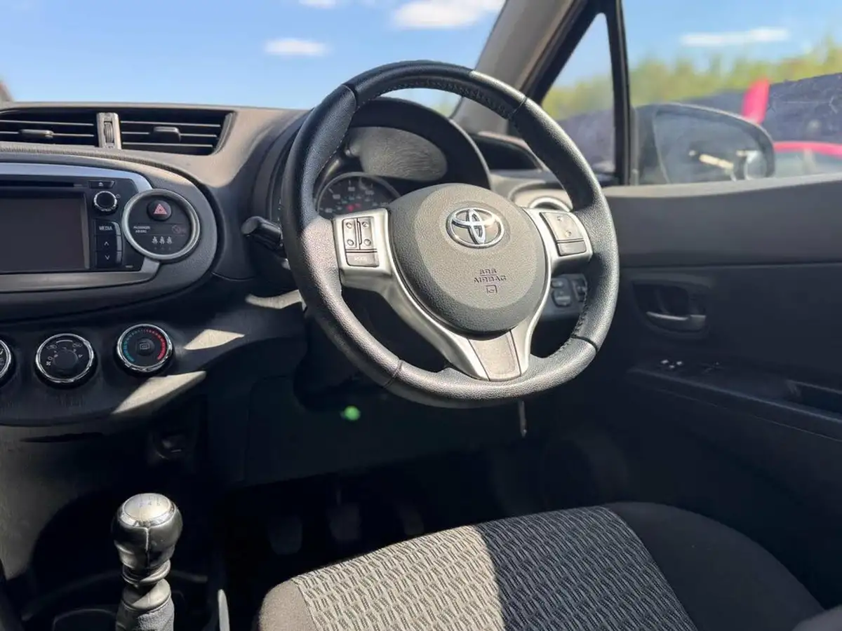 2013-toyota-yaris-133-tr-vvt-i-5d-big-48