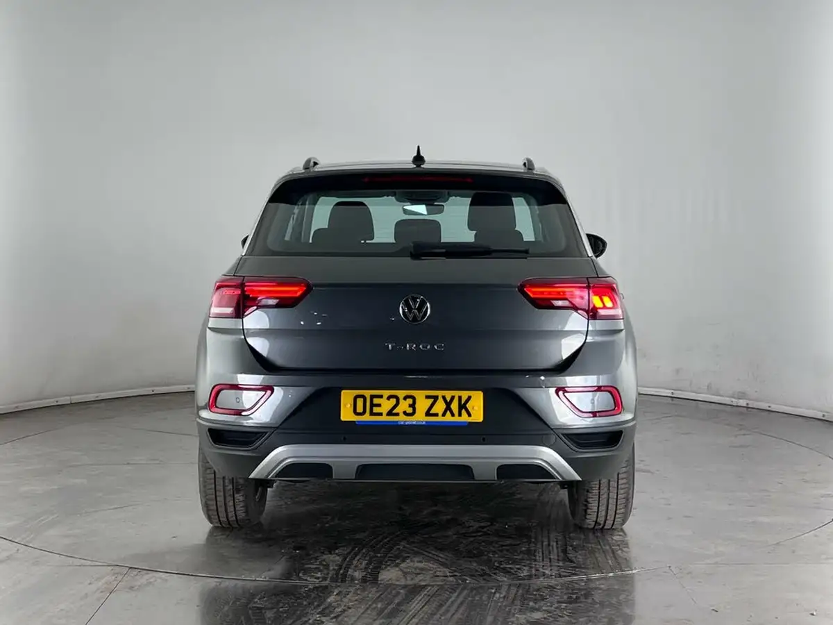 2023-volkswagen-t-roc-10-tsi-life-big-8