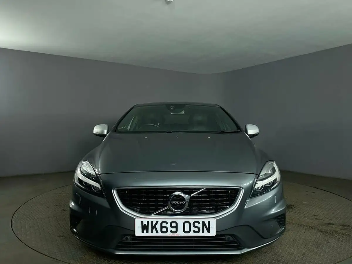 2019-volvo-v40-20td-d2-r-design-edition-big-10