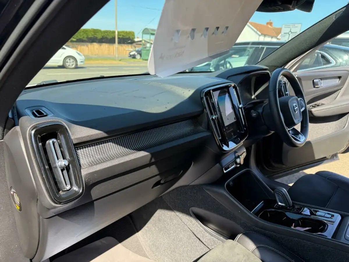 2022-volvo-xc40-20-b4-r-design-awd-big-37