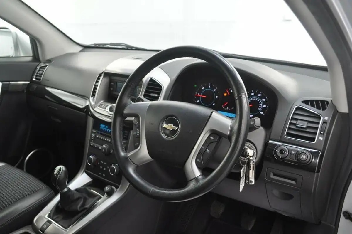 2012-chevrolet-captiva-22td-lt-22vcdi-7st-big-10
