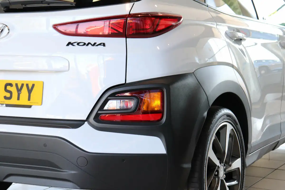 2019-hyundai-kona-10-t-gdi-play-big-77