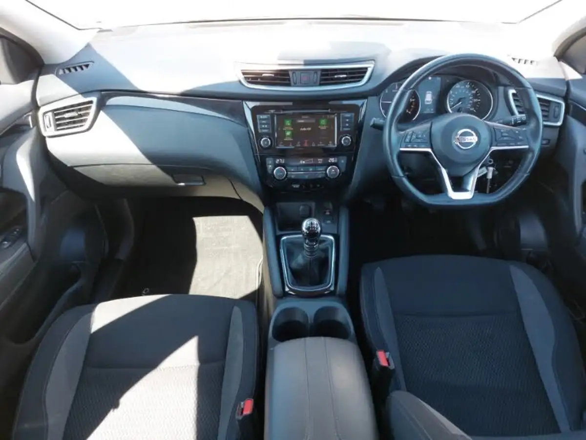 2019-nissan-qashqai-15dci-acenta-premium-heat-pack-big-2