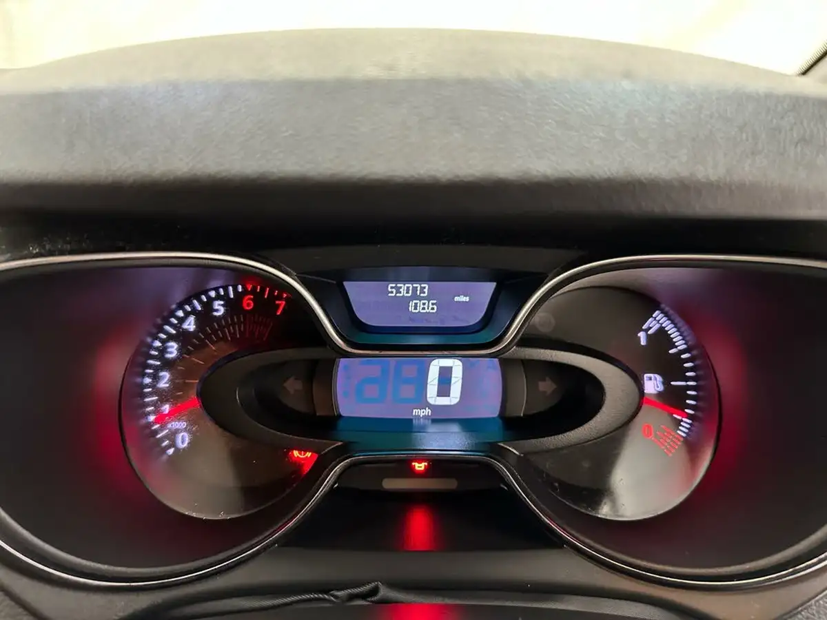 2018-renault-captur-09-tce-iconic-big-11