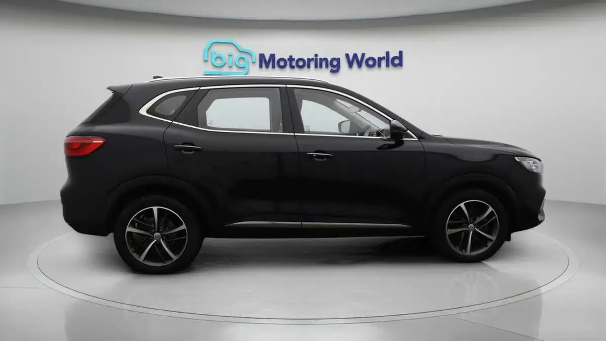 2022-mg-hs-15t-gdi-exclusive-162ps-dct-big-8