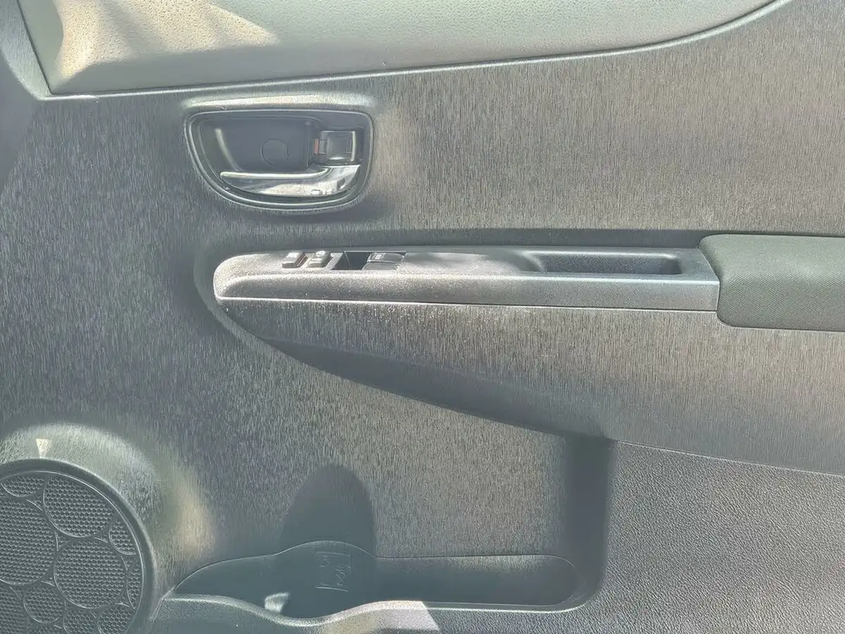 2012-toyota-yaris-133-tr-vvt-i-5d-big-33
