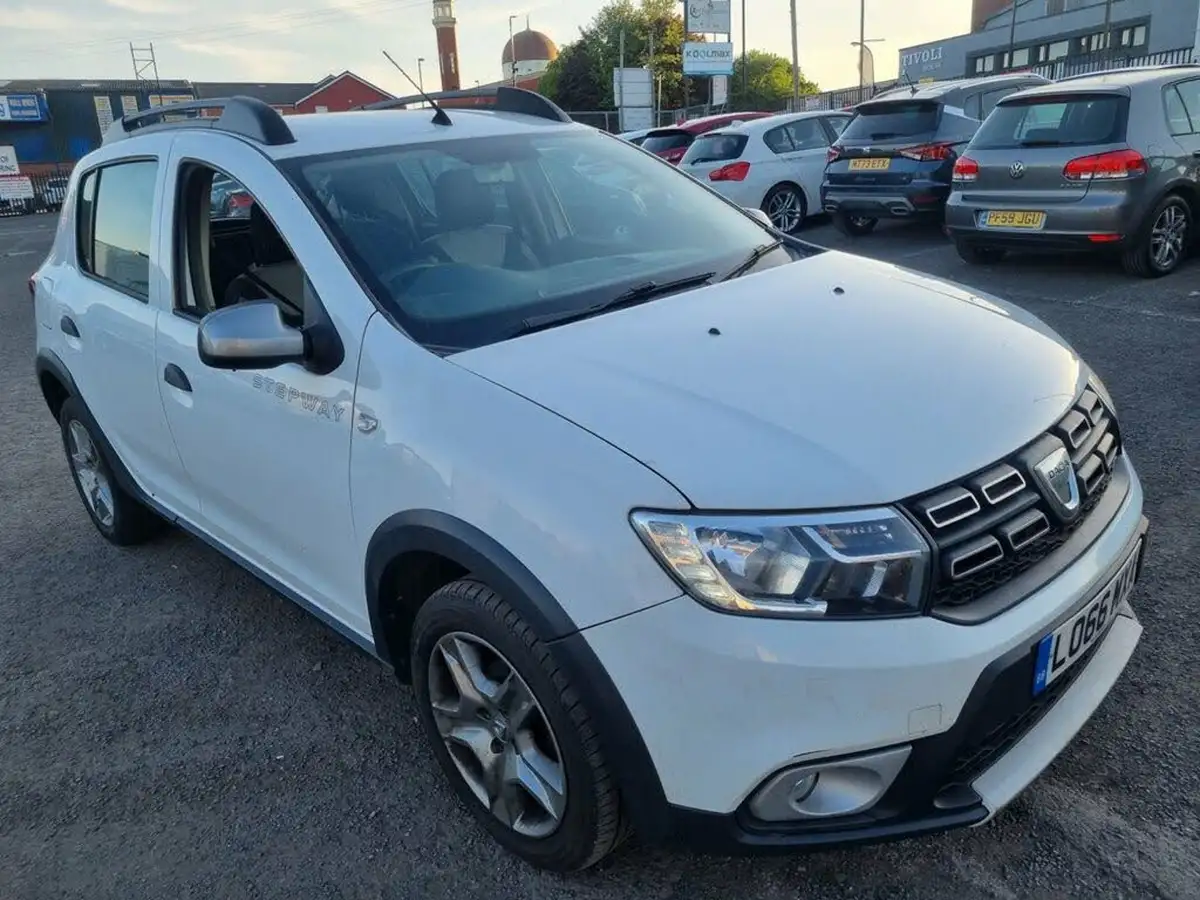 2017-dacia-sandero-stepway-09-tce-laureate-big-0